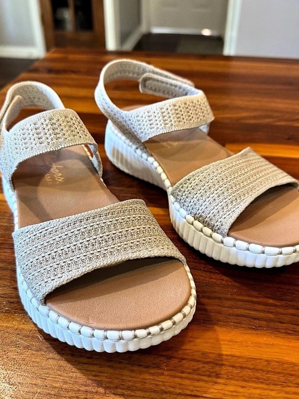 WOMEN'S SKECHERS WILSHIRE BLVD 164151 SANDALS. Size 7